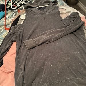 Calia shoulder peek hoodie